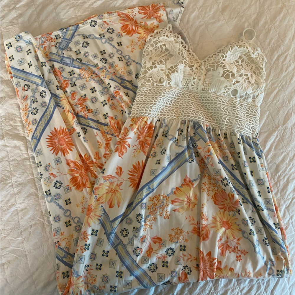 Women’s summer dress w/ slit